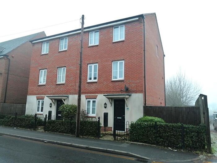 3 Bedroom End Of Terrace House To Rent In Dean Lane, M40