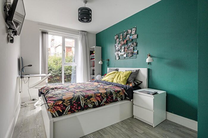 1 Bedroom Flat For Sale In High Wycombe, Town Centre, Buckinghamshire, HP11