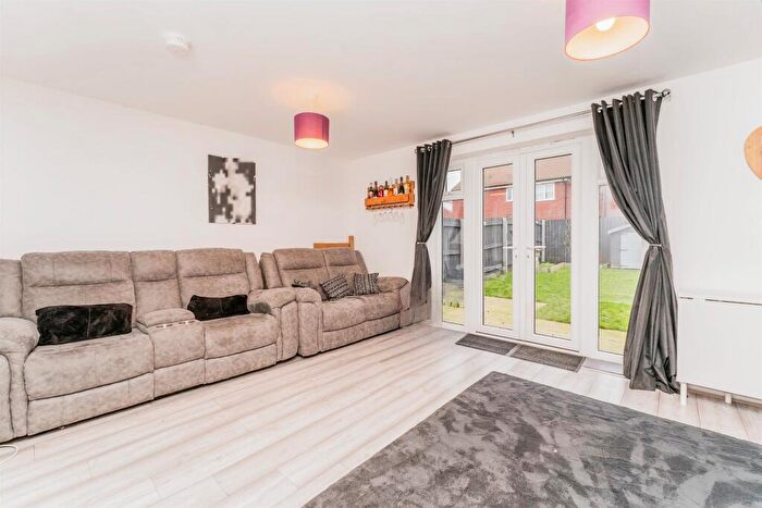 3 Bedroom End Of Terrace House For Sale In Lime Oval, Raunds, NN9