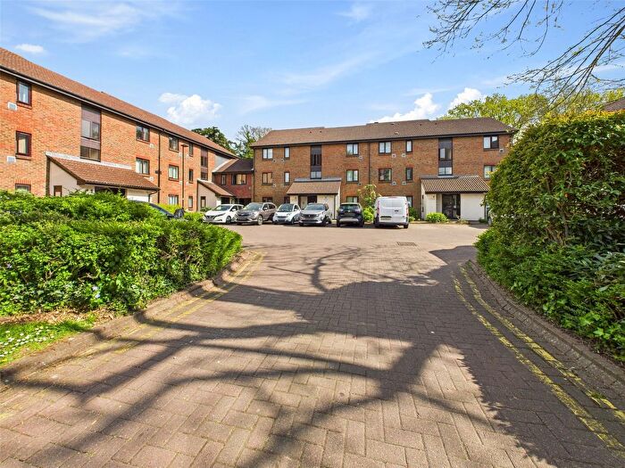 1 Bedroom Flat To Rent In Stags Way, Isleworth, TW7