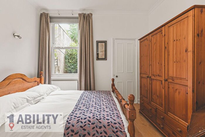 2 Bedroom Flat To Rent In Chiswick Common Road, London, W4
