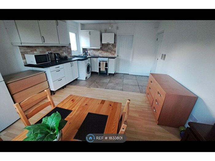 3 Bedroom Flat To Rent In Norton Tower, Birmingham, B1