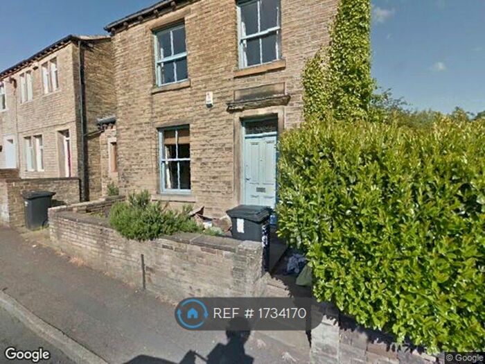 3 Bedroom Detached House To Rent In Tofts Grove, Brighouse, HD6