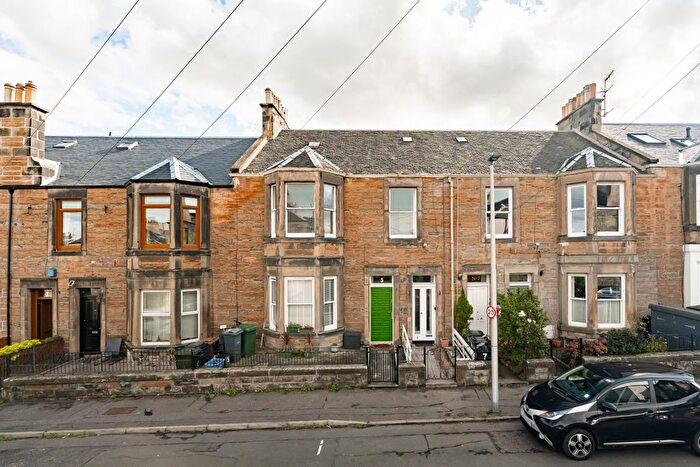3 Bedroom Flat For Sale In Ryehill Grove, Edinburgh, EH6