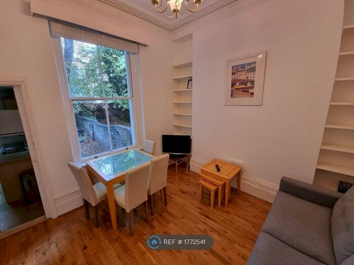 2 Bedroom Flat To Rent In Cambridge Gardens, London, W10