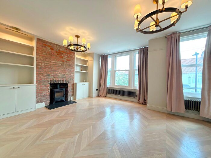 3 Bedroom Flat For Sale In Sirdar Road, London, N22