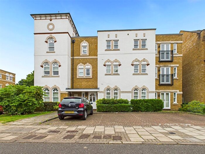 2 Bedroom Flat To Rent In Admiralty Way, Teddington, TW11