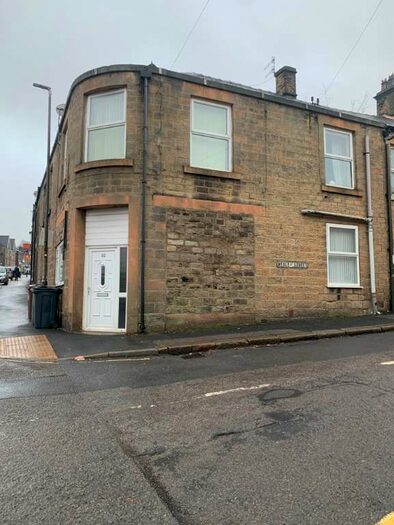 1 Bedroom Property To Rent In Station Road Hadfield, SK13