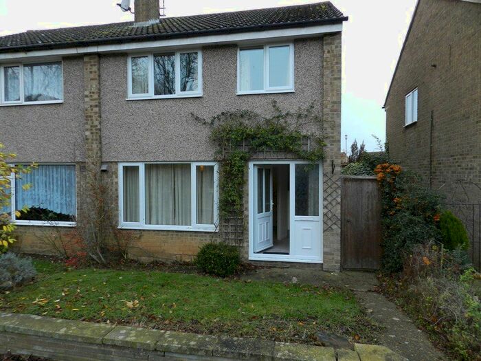3 Bedroom Property To Rent In Gleneagles Close, Daventry, NN11