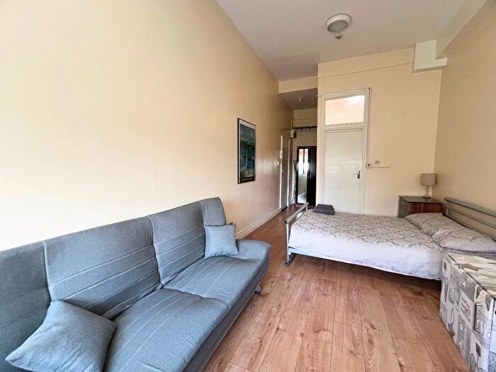 Studio To Rent In Finchley Road, London, NW3