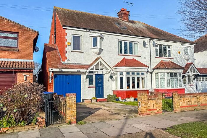 4 Bedroom Semi Detached House For Sale In Poynings Avenue, Southend-On-Sea, SS2