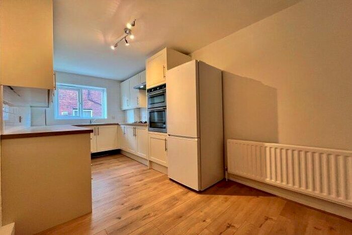 2 Bedroom Flat To Rent In Park Road, Beckenham, BR3