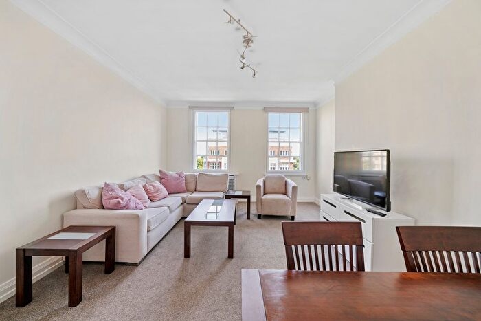 2 Bedroom Flat To Rent In Eyre Court, Finchley Road, St John's Wood, London, NW8