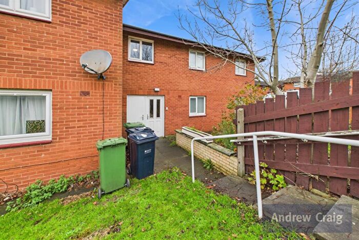 2 Bedroom Flat For Sale In Cotfield Walk, Gateshead, NE8