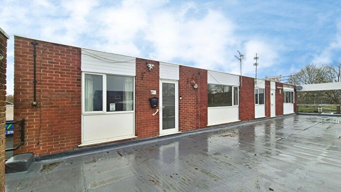 2 Bedroom Flat For Sale In Parkside Shopping Precinct, Stafford, ST16