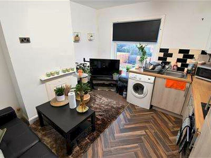 2 Bedroom Flat To Rent In Allesley Old Road, Coventry, CV5