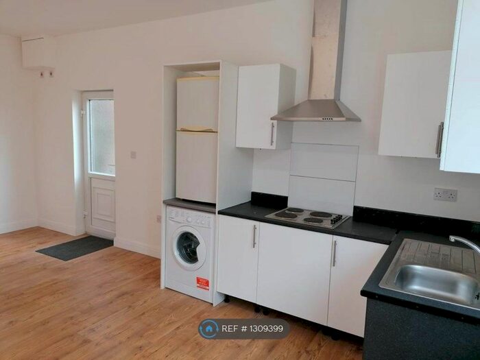 Studio To Rent In Middleton Road, Carshalton SM5