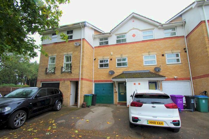 4 Bedroom Town House To Rent In Ladys Close, Watford, WD18