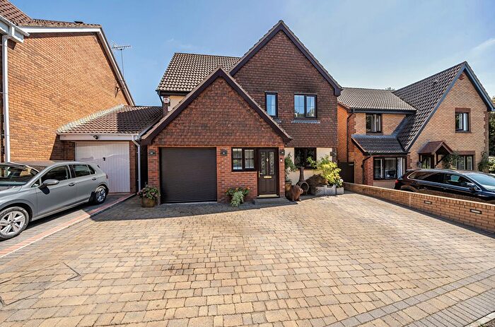 4 Bedroom Detached House For Sale In Thornhill Drive, Swindon, Wiltshire, SN25