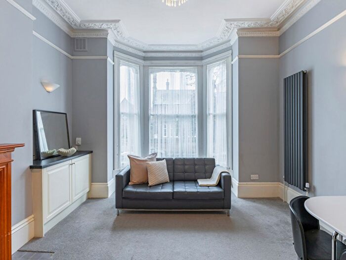 2 Bedroom Flat For Sale In Coverdale Road, London, W12