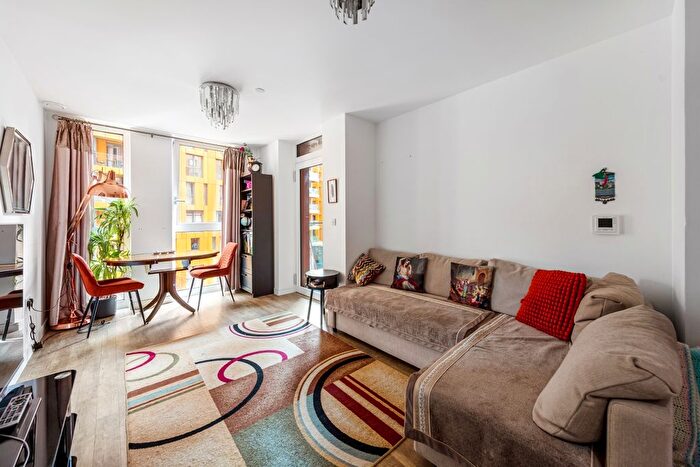 1 Bedroom Flat For Sale In Ossel Court, Telegraph Avenue Greenwich, SE10