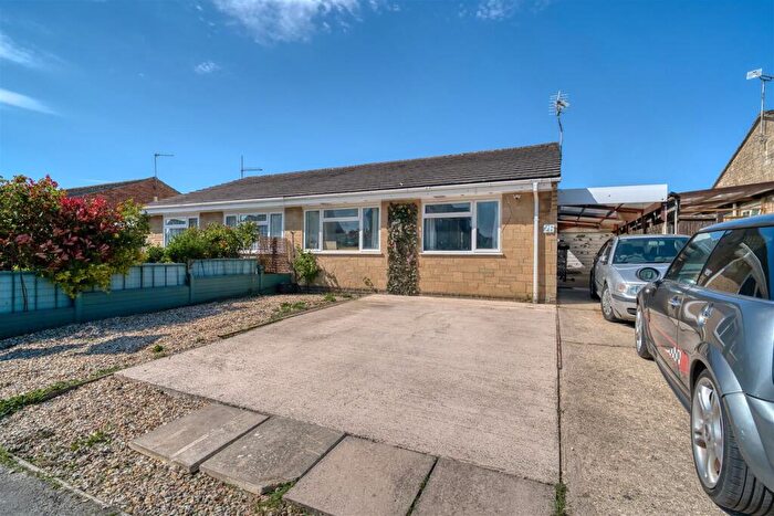 2 Bedroom Semi-Detached Bungalow For Sale In Downsview Drive, Gillingham, SP8