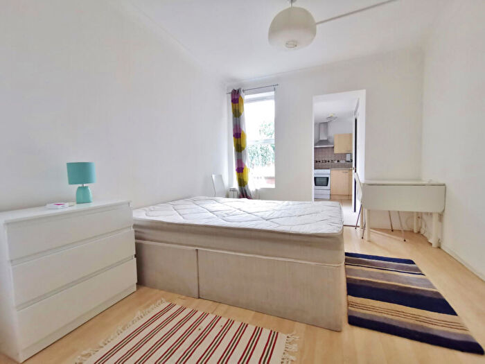 Studio To Rent In Grosvenor Road, Finchley Central, N3