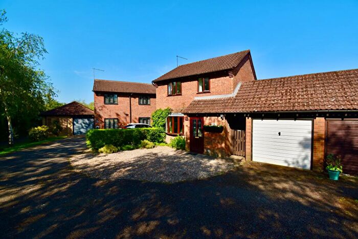 3 Bedroom Detached House For Sale In Vienne Close, Duston, Northampton, NN5