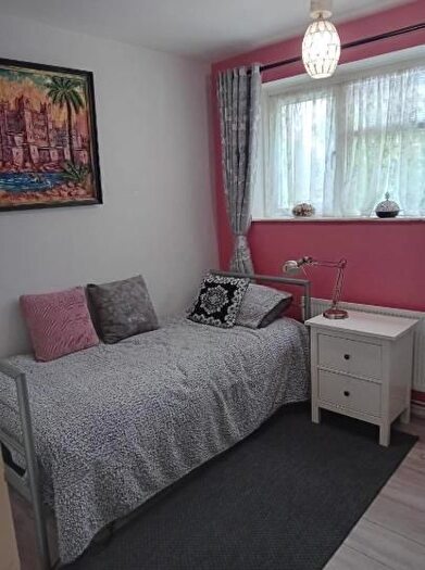 Studio To Rent In Pawsons Road, Croydon, CR0