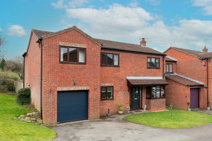 4 Bedroom Detached House For Sale In Ashhurst Close, Chesterfield, S40