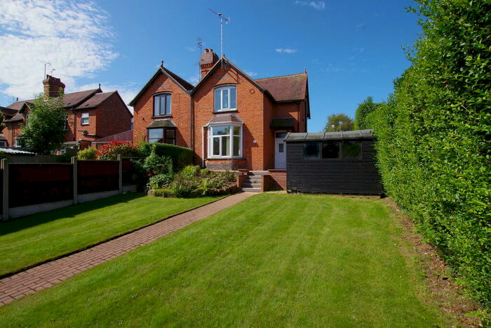 3 Bedroom Semi-Detached House To Rent In Highwood Road, Uttoxeter, ST14
