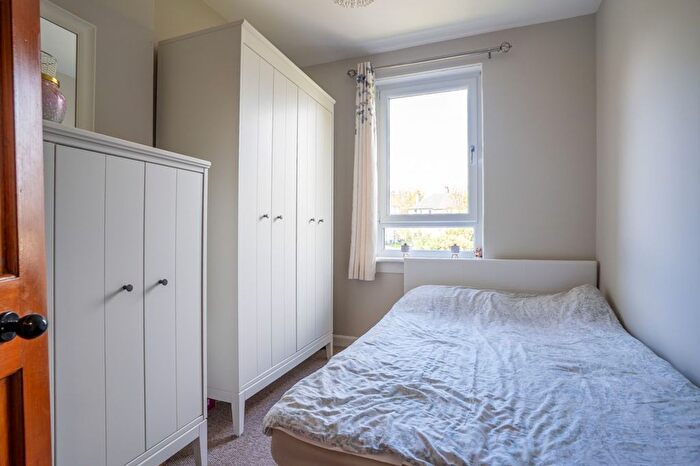 2 Bedroom Flat For Sale In Loganlea Drive, Edinburgh, EH7