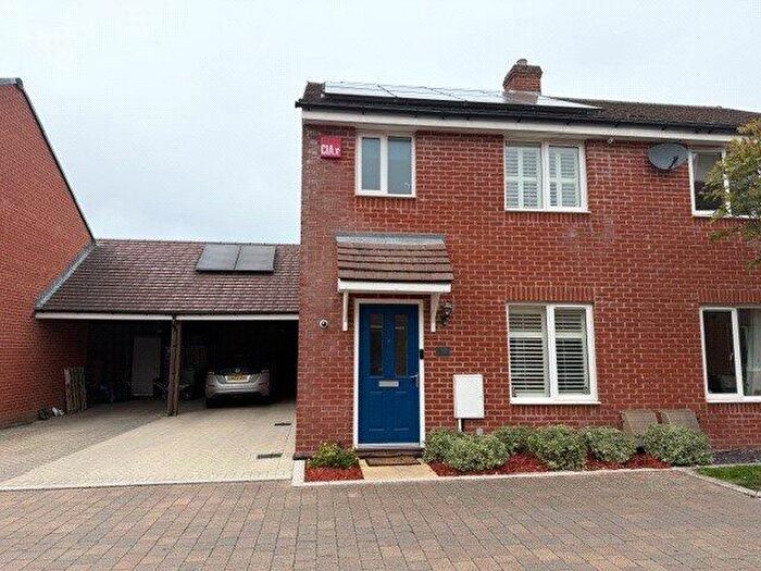 3 Bedroom Semi Detached House For Sale In Greenacres Road, Locks Heath, Southampton, Hampshire, SO31