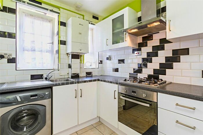 1 Bedroom Flat To Rent In Hazelwood House, Evelyn Street, London, SE8