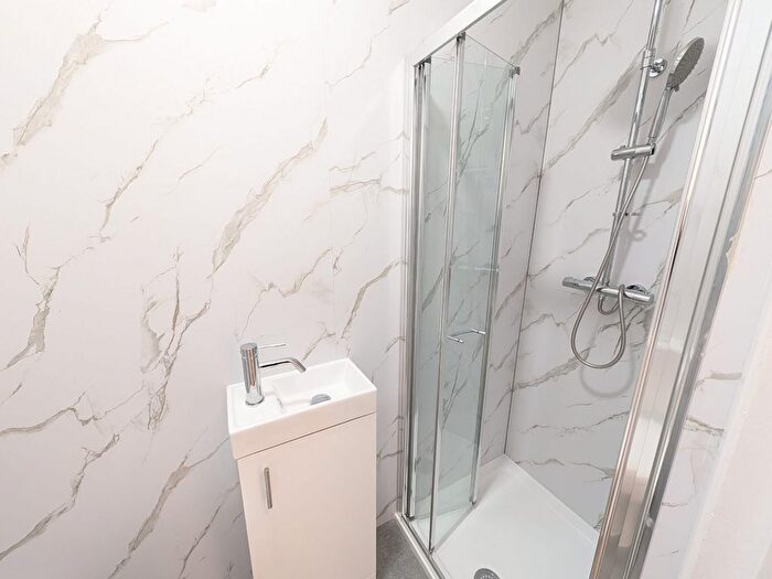 4 Bedroom Flat To Rent In Geary Road, Dollis Hill, London, NW10