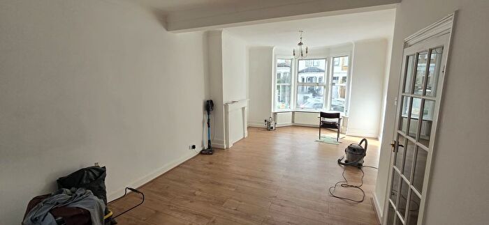 3 Bedroom Town House To Rent In Burwash Road, London, London, SE18