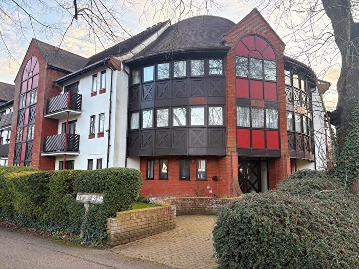 2 Bedroom Apartment For Sale In Norton Way South, Letchworth Garden City, SG6