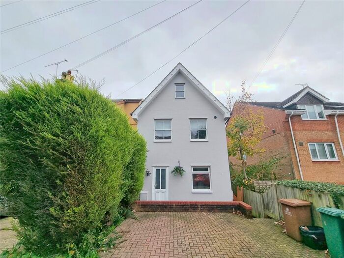 1 Bedroom Maisonette To Rent In St. Johns Terrace Road, Redhill, Surrey, RH1