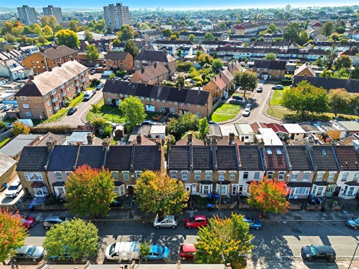 3 Bedroom End Of Terrace House For Sale In Elmhurst Road, Enfield, EN3