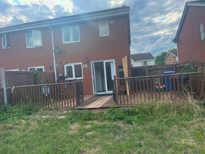 3 Bedroom Semi-Detached House To Rent In Collingwood Road, Rainham, RM13
