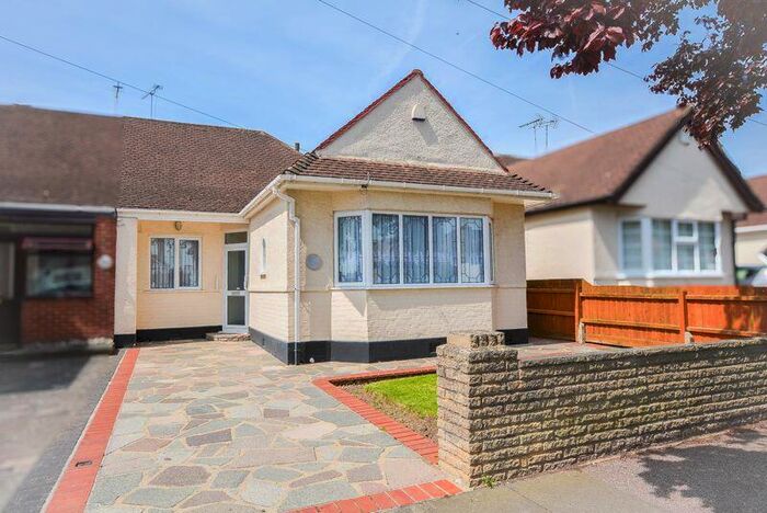 3 Bedroom Bungalow To Rent In Lyndale Avenue, Southend-On-Sea, SS2