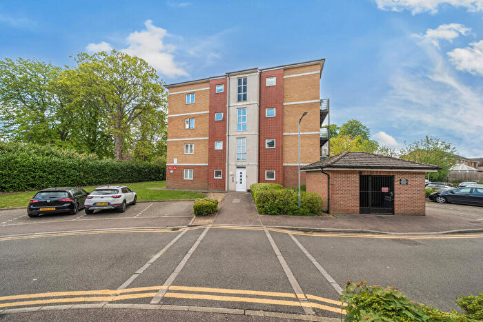 1 Bedroom Flat To Rent In The Parklands, Court Drive, Dunstable, Central Bedfordshire, LU5