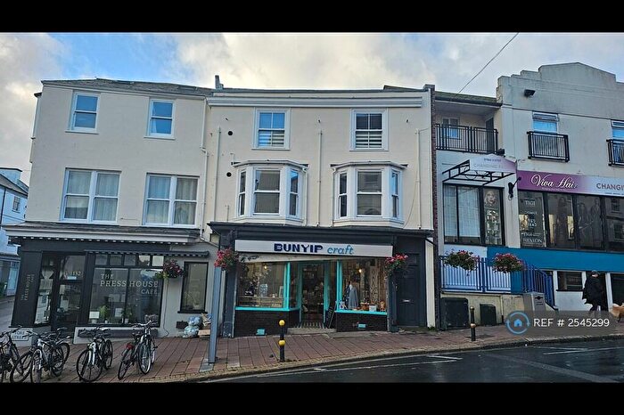 2 Bedroom Flat To Rent In Fore Street, Exeter, Devon, EX4