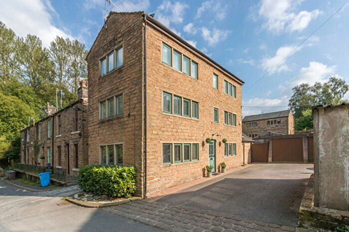 4 Bedroom Detached House For Sale In St. Annes Square, Delph, Saddleworth, OL3