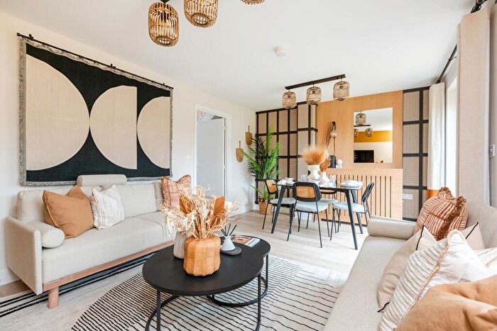 4 Bedroom Semi Detached House For Sale In Thorpe Close, Bordon, Hampshire, GU35