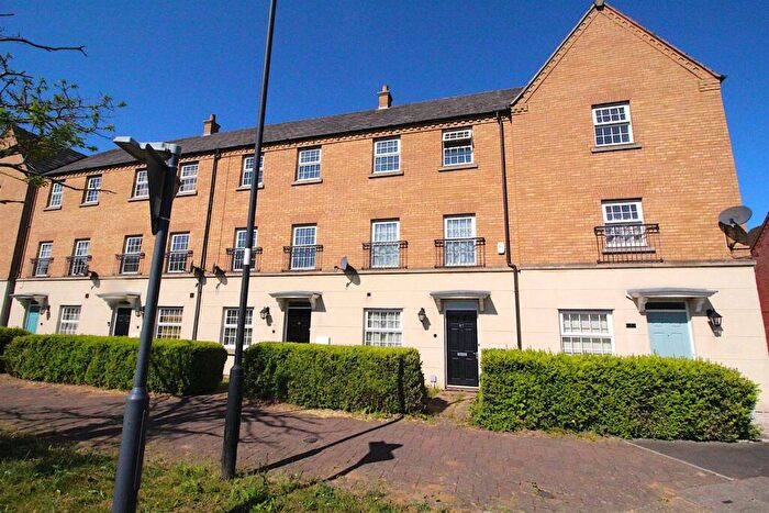 4 Bedroom Terraced House To Rent In Coton Park Drive, CV23