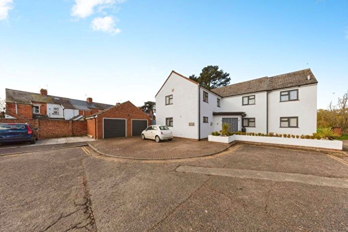 5 Bedroom Detached House For Sale In Castle Meadow Close, Newport Pagnell, MK16