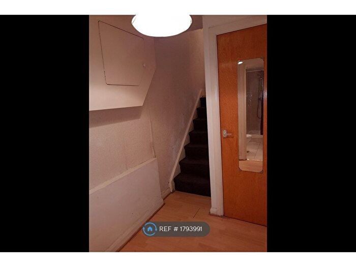 2 Bedroom Flat To Rent In Shorrolds Road, Fulham, SW6