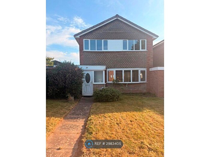 3 Bedroom Semi-detached House To Rent In Heygate Way, Walsall, WS9