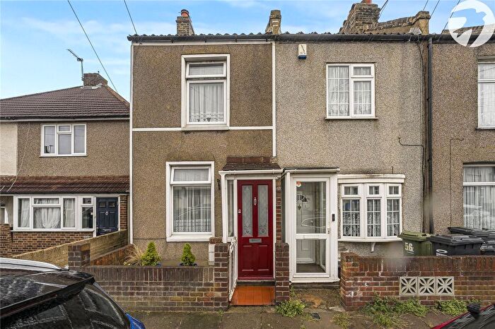 2 Bedroom End Terrace House For Sale In Bayly Road, Dartford, Kent, DA1